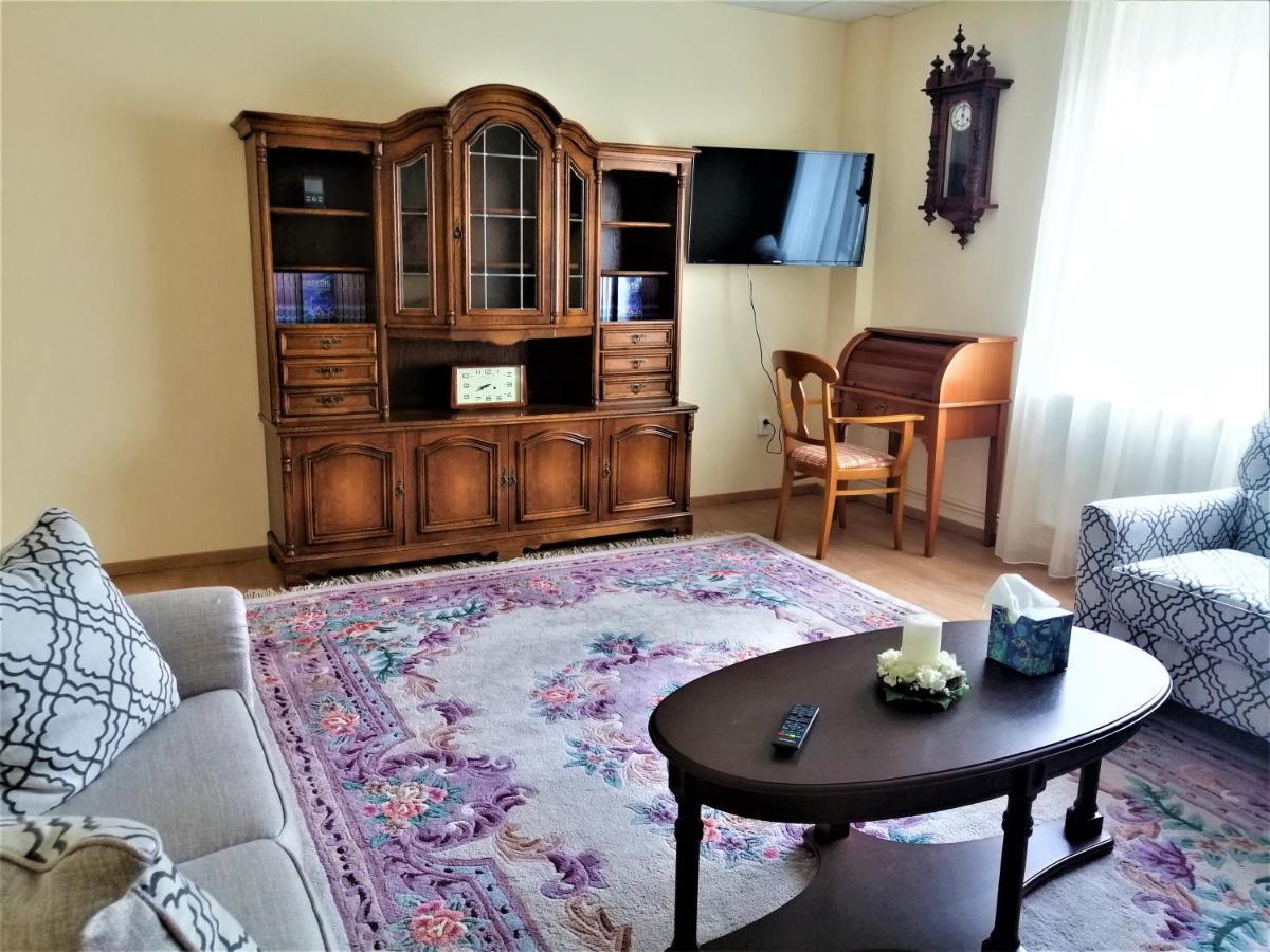 Villa Tudor House *